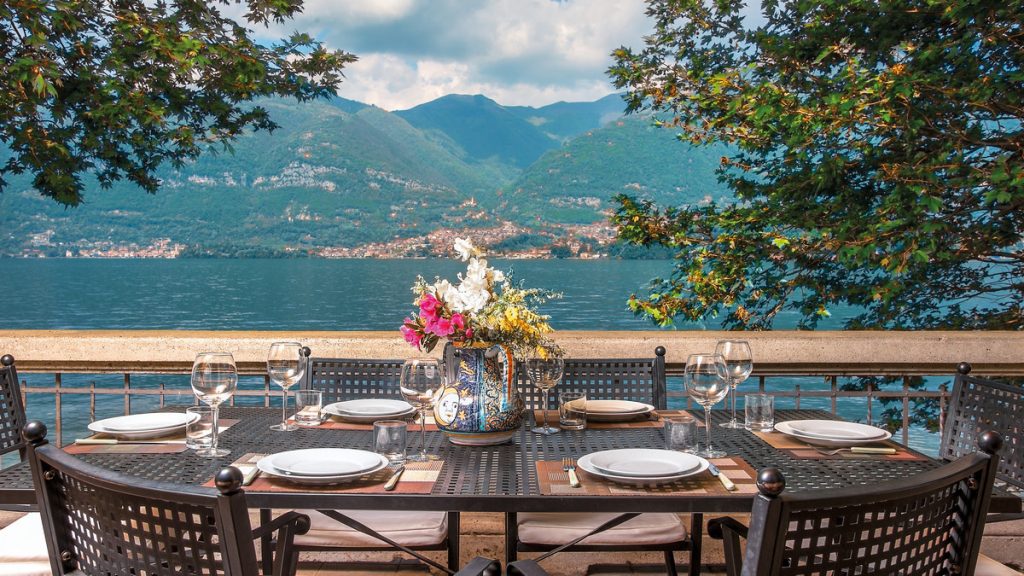 Villa Chicca alfresco dining